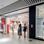 witryna sklepu sinsay w pasażu