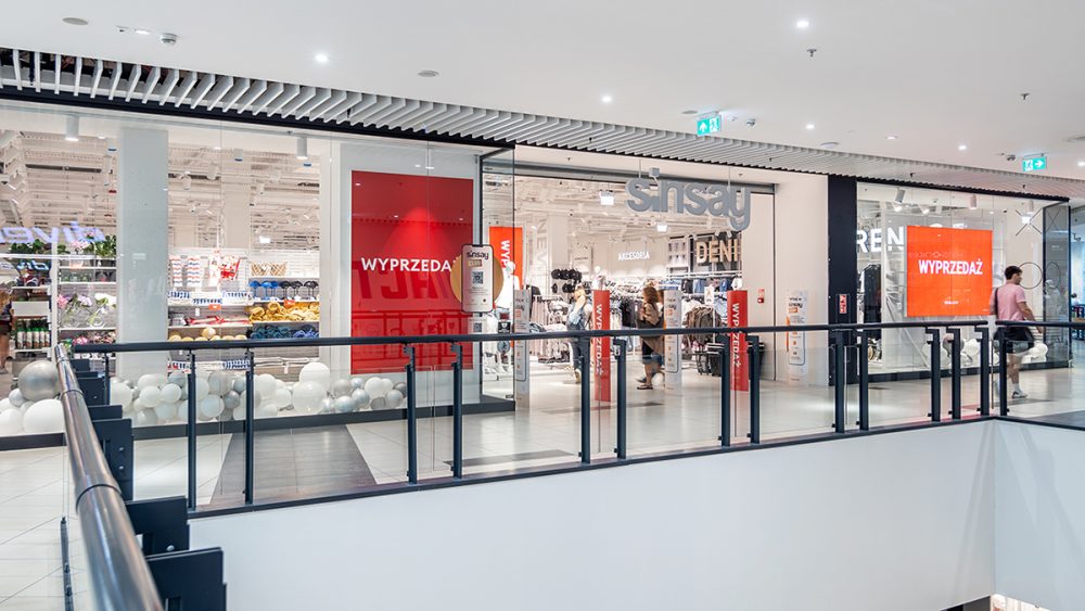 witryna sklepu sinsay w pasażu