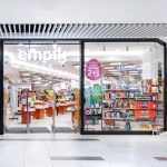 witryna salonu empik w pasażu grunwaldzkim