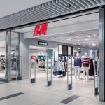 Wejście do sklepu H&M w Pasażu Grunwaldzkim