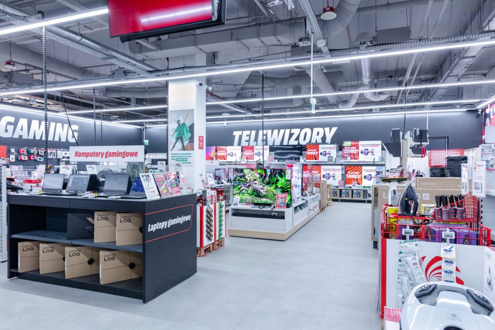 Wnętrze sklepu Media Markt w Pasażu Grunwaldzkim.