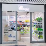 Witryna sklepu Olimp Store w Pasażu Grunwaldzkim
