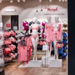 Manekiny w sklepie z bielizną Triumph w Pasażu Grunwaldzkim