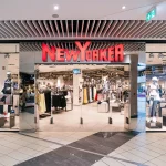 witryna sklepu New Yorker w pasażu grunwaldzkim