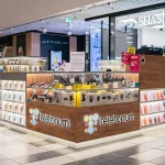 Zdjęcie przedstawia wyspę Teletorium na Poziomie -1 w Pasażu Grunwaldzkim we Wrocławiu.