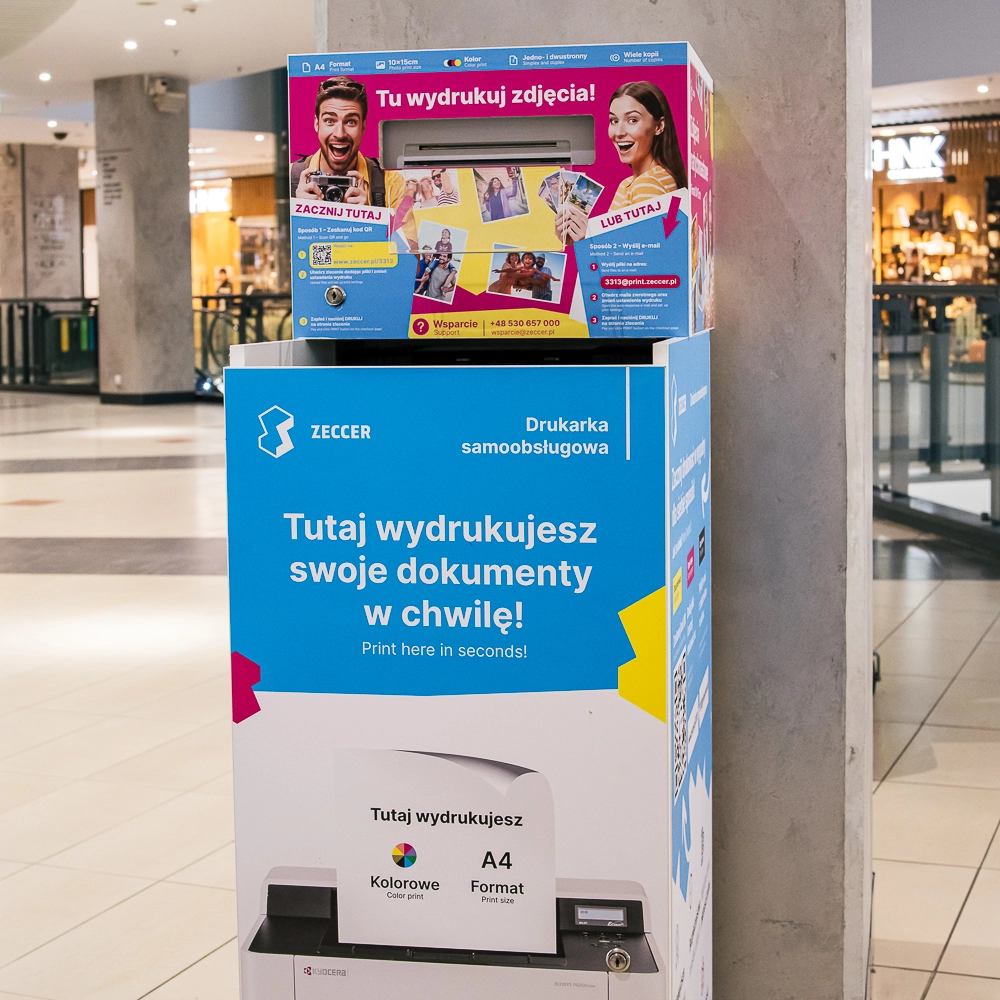 zdjęcie drukarki samoobsługowej na pasażu