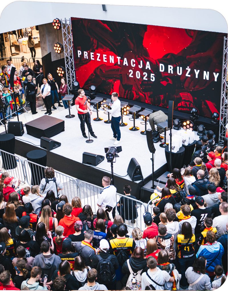 event wydarzenie dużo osób w pasażu grunwaldzkim