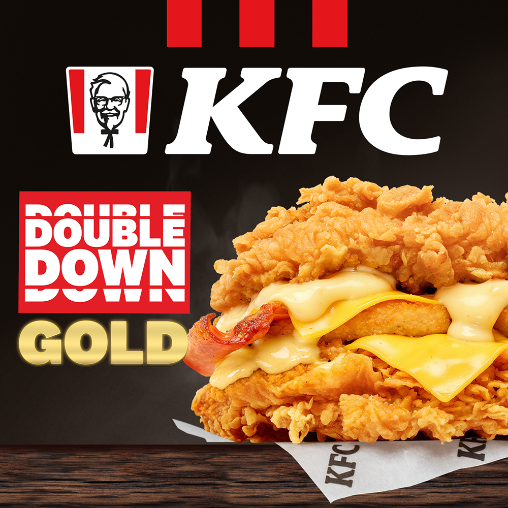 Grafika promocyjna KFC prezentująca produkt Double Down Gold – połączenie podwójnego kurczaka, bekonu, sera i sosu Kentucky Gold.