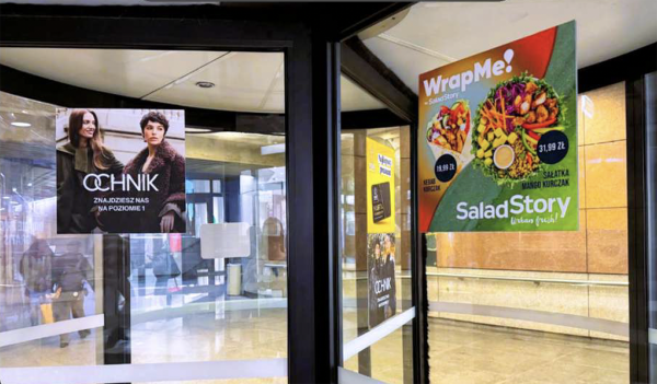 Nalepy na drzwi obrotowe w pasażu grunwaldzkim