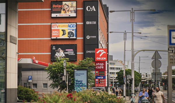 Siatka reklamowa na pasażu grunwaldzkim