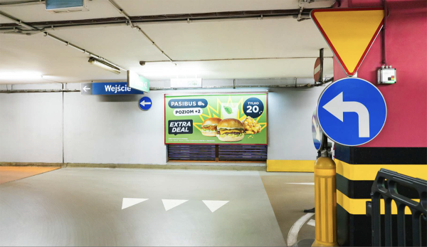 Tablice na parkingu w pasażu grunwaldzkim