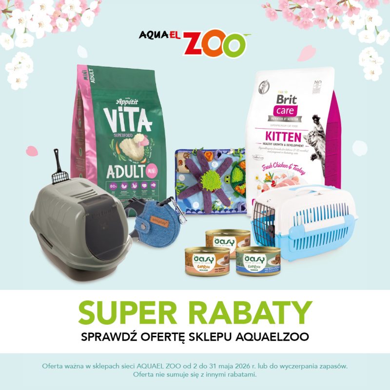 Baner promocyjny Aquael Zoo z hasłem „Super rabaty” na tle z motywem kwiatów. Na grafice widoczne artykuły dla zwierząt: karmy dla psów i kotów, transportery, kuweta, zabawki oraz puszki z jedzeniem. Informacja o ofercie obowiązującej w maju w sklepach Aquael Zoo.