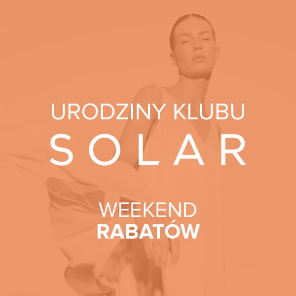 Grafika reklamowa marki Solar zaprasza na „Urodziny Klubu Solar”, oferując rabat -20% na nową kolekcję dla członków programu lojalnościowego. Zdjęcie przedstawia kobietę w czarnym, ażurowym topie na tle nowoczesnej architektury, a całość dopełniają białe napisy oraz logotyp marki umieszczony w dolnej części.