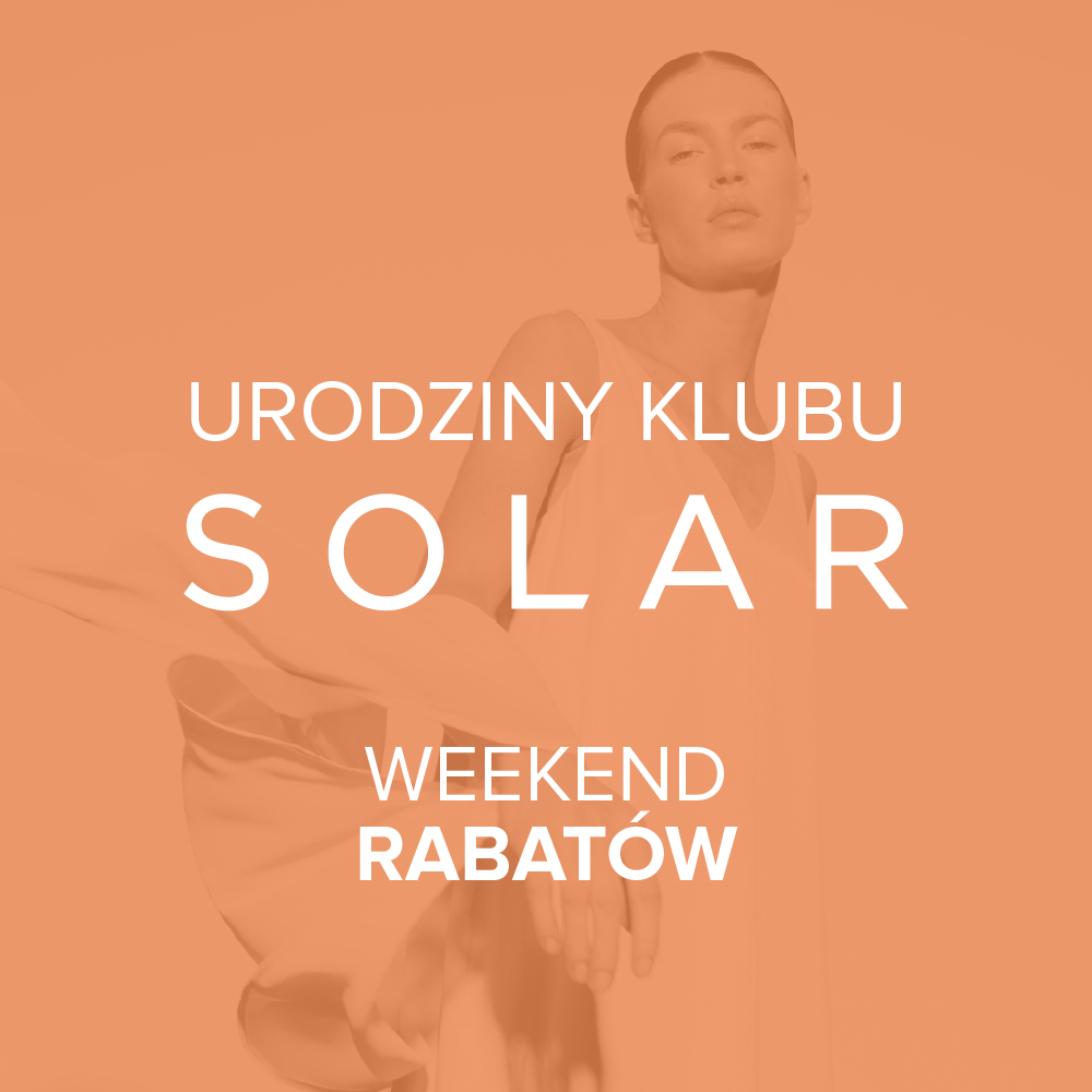 Grafika reklamowa marki Solar zaprasza na „Urodziny Klubu Solar”, oferując rabat -20% na nową kolekcję dla członków programu lojalnościowego. Zdjęcie przedstawia kobietę w czarnym, ażurowym topie na tle nowoczesnej architektury, a całość dopełniają białe napisy oraz logotyp marki umieszczony w dolnej części.