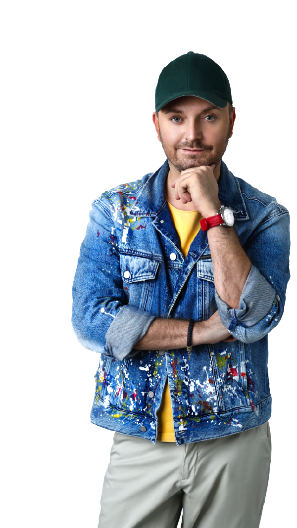 Stylista Michał Karbowski w modnym ubraniu.