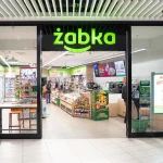 Wejście do sklepu Żabka w Pasażu Grunwaldzkim na poziomie -1.