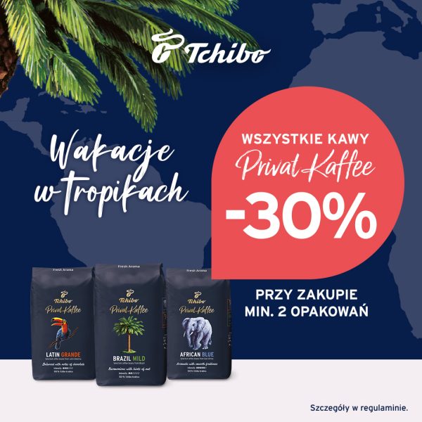 Granatowy plakat promocyjny Tchibo Wakacje w tropikach z liśćmi palmy i informacją o zniżce 30 procent przy zakupie minimum dwóch opakowań