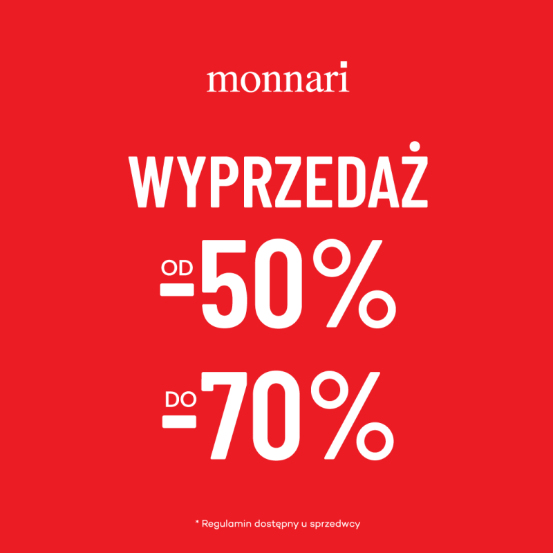 Plakat reklamowy Monnari na czerwonym tle informujący o wyprzedaży. Białe napisy przekazują informację o rabatach od 50% do 70% oraz dostępności regulaminu u sprzedawcy.