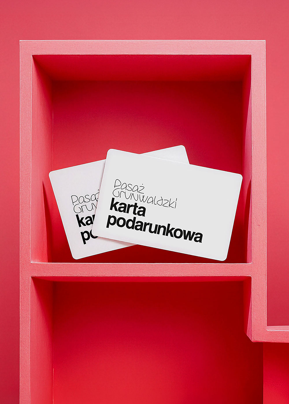 Mobilna wersja grafiki na smartfony przedstawiająca szczegóły wakacyjnej promocji 50 za 400 w Pasażu Grunwaldzkim.