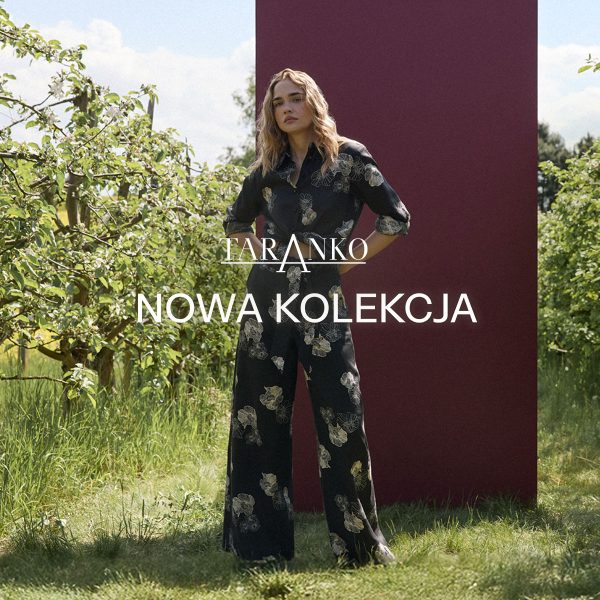 Zdjęcie wizerunkowe marki Taranko przedstawia modelkę w eleganckim, ciemnym kombinezonie w jasny, kwiatowy wzór, stojącą na tle zielonego ogrodu i bordowej ścianki. Na środku grafiki umieszczono duże, białe napisy z logo „TARANKO” oraz hasłem „NOWA KOLEKCJA”.
