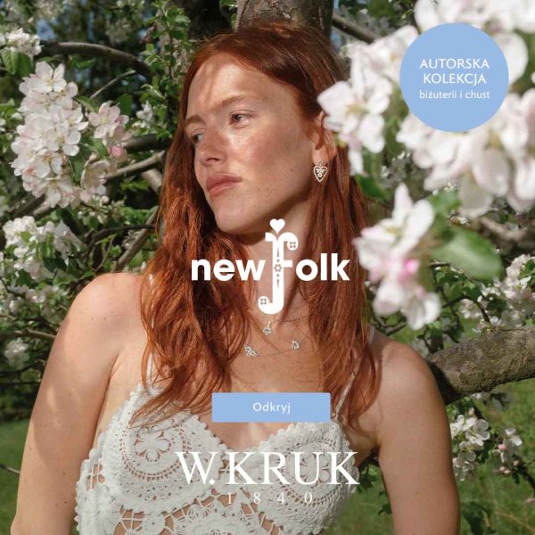 Grafika promująca kolekcję New Folk marki W.KRUK. Kobieta z rudymi włosami prezentuje srebrną biżuterię wśród kwitnących drzew, a na grafice znajduje się informacja o autorskiej kolekcji biżuterii i chust.