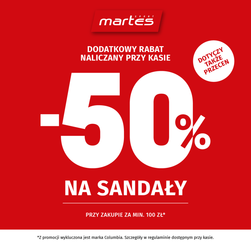 Czerwona grafika promocyjna marki Martes Sport informuje o dodatkowym rabacie -50% na sandały przy zakupie za co najmniej 100 zł. Zaznaczono również, że promocja naliczana jest przy kasie i dotyczy także rzeczy już przecenionych.