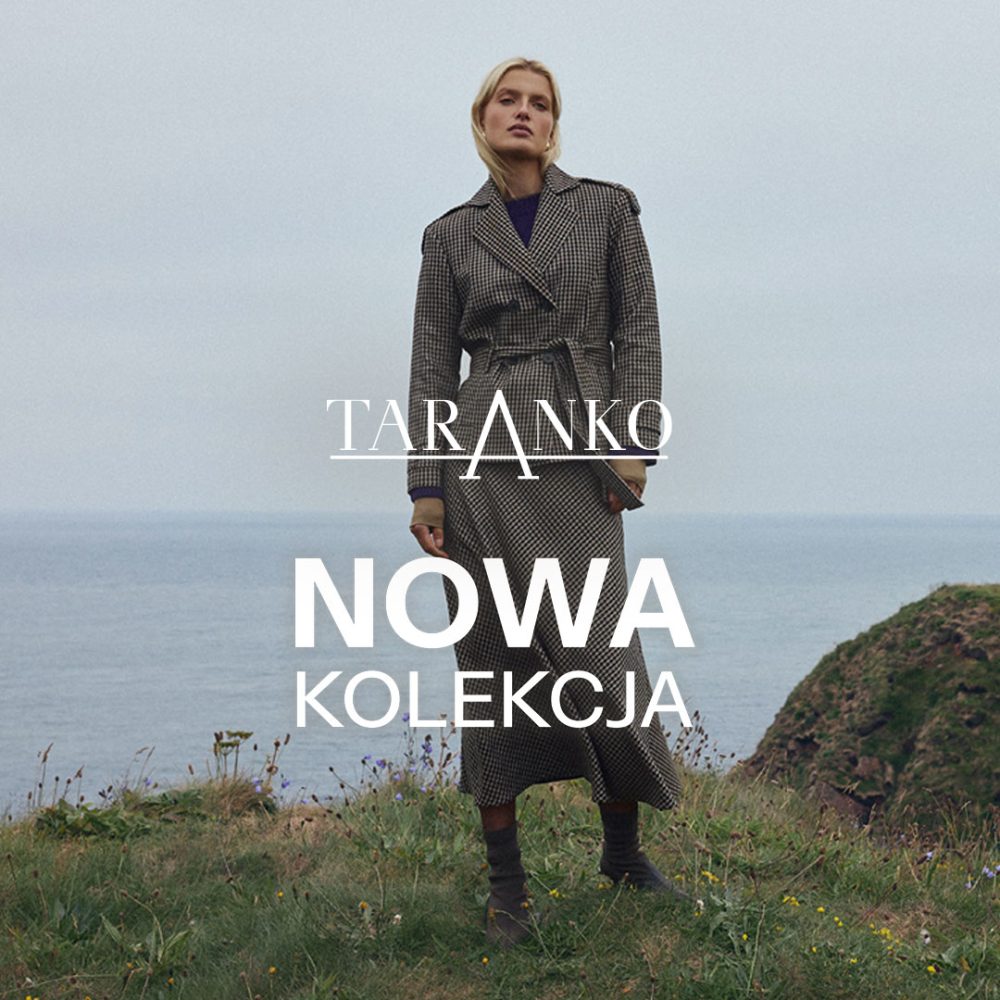 Kwadratowe zdjęcie wizerunkowe marki Taranko przedstawiające blond modelkę w długim, dwurzędowym płaszczu w kratkę stojącą na trawiastym klifie nad morzem. Na środku widnieje białe logo TARANKO oraz duży biały napis NOWA KOLEKCJA.