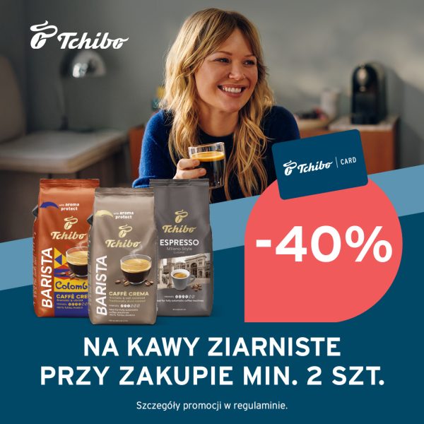 Grafika promocyjna marki Tchibo przedstawia uśmiechniętą kobietę trzymającą szklankę kawy oraz trzy opakowania kawy ziarnistej Barista i Espresso. Na pierwszym planie widnieje czerwone pole z napisem „-40%” oraz informacja o rabacie na kawy ziarniste przy zakupie minimum dwóch sztuk z kartą Tchibo Card.