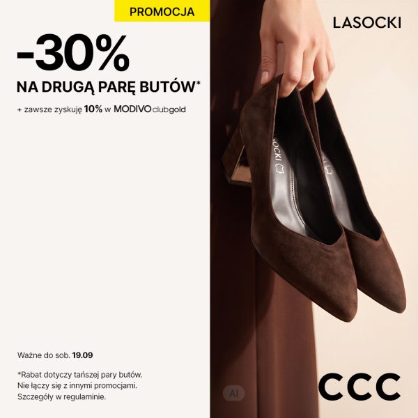 Grafika promocyjna sieci sklepów CCC. Po prawej stronie widać dłoń trzymającą parę brązowych, zamszowych czółenek marki Lasocki na stabilnym obcasie. Po lewej stronie umieszczono duży napis „-30% NA DRUGĄ PARĘ BUTÓW*”, informację o dodatkowych korzyściach w MODIVO club gold oraz datę ważności oferty do sob. 19.09. W prawym dolnym rogu widnieje czarne logo CCC.