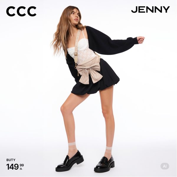 Modelka prezentująca czarne lakierowane loafersy Jenny Fairy na grubszej podeszwie w kampanii marki CCC w Pasażu Grunwaldzkim