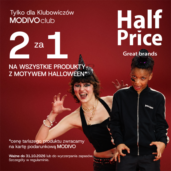 Kobieta w czarnej czapce czarownicy i dziecko w miniaturowym cylindrze robiący straszne miny na ciemnoczerwonym tle z napisem 2 za 1 na produkty z motywem Halloween w HalfPrice w Pasażu Grunwaldzkim