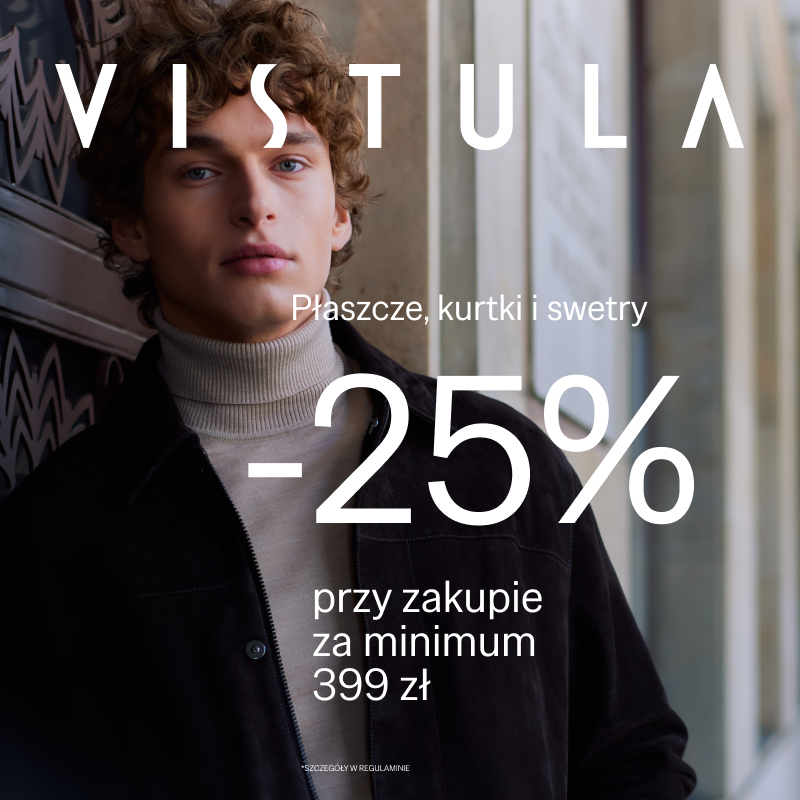 Młody mężczyzna z kręconymi włosami w beżowym golfie i ciemnej kurtce na tle kamienicy, z logo Vistula i napisem „Płaszcze, kurtki i swetry -25%”